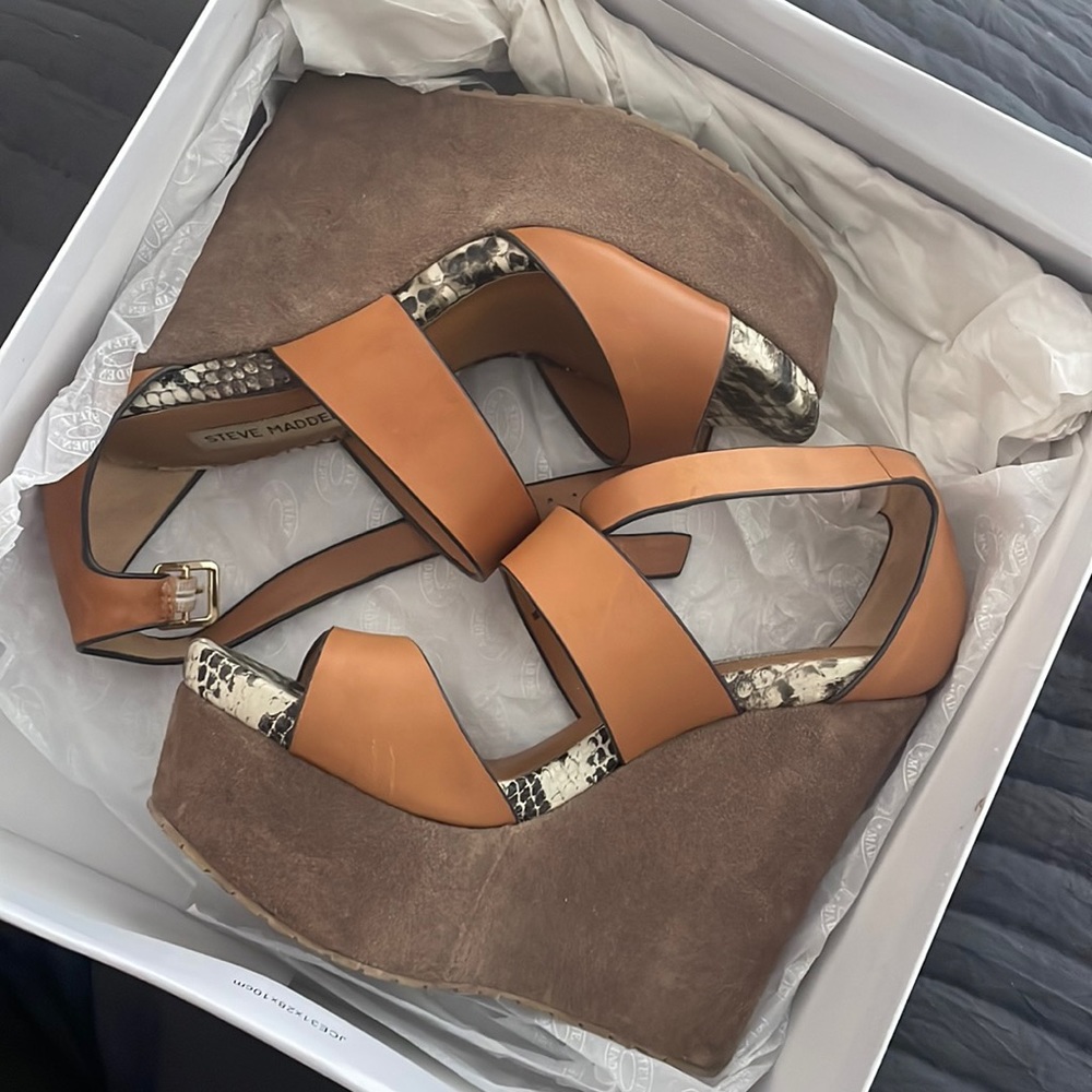 Steve Madden wedge LIKE NEW